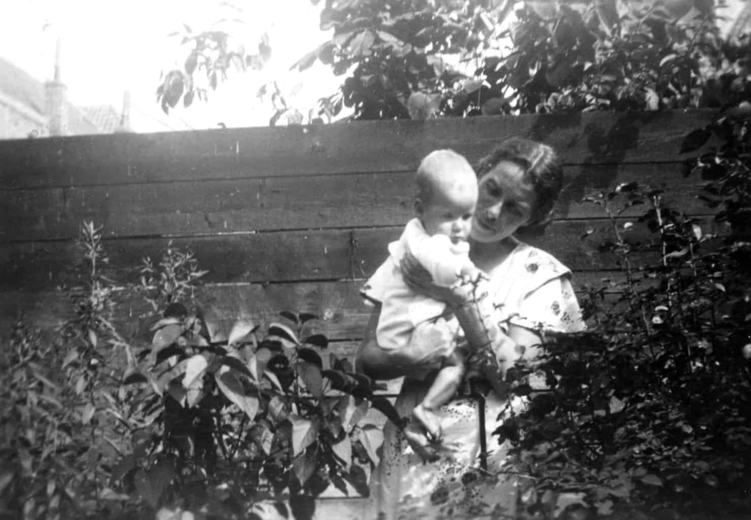 Rudi mit seiner Mutter Catharina
